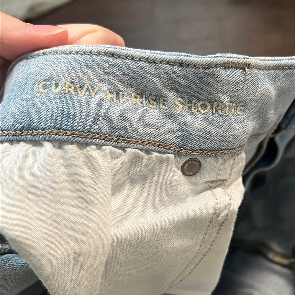 American Eagle Outfitters Light Wash Jean Shorts - Picture 3 of 3